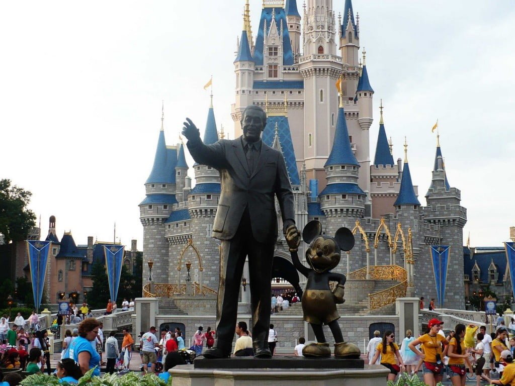 Estátua Walt Disney e Mickey