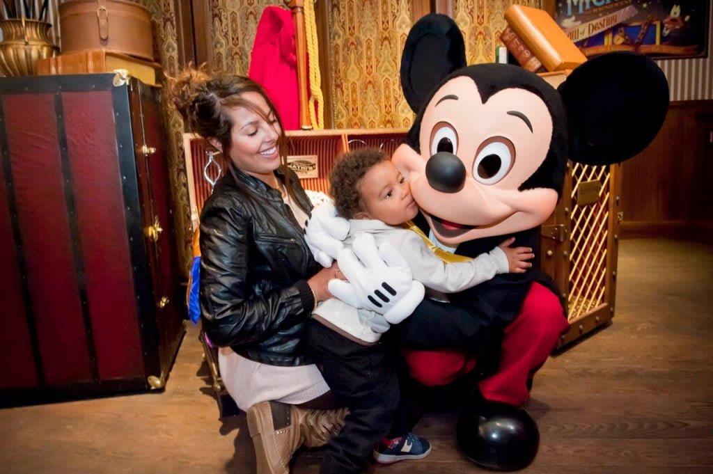 Tirando foto com o Mickey