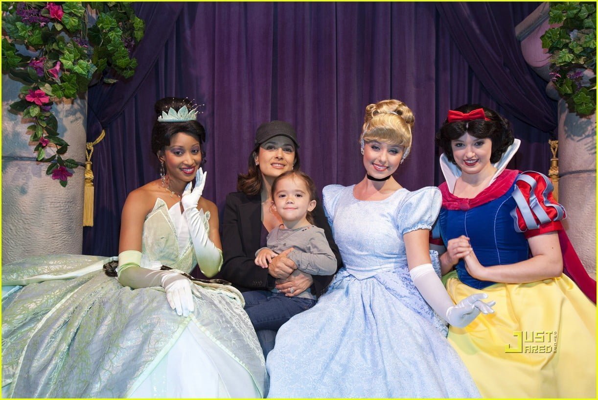 Salma Hayek com as princesas da Disney