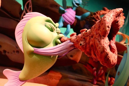 Peixes tocam a famosa canção Under The Sea