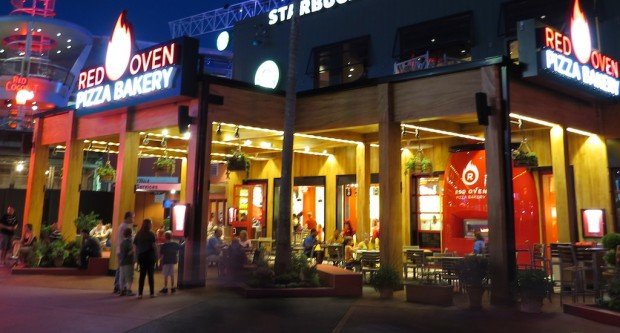 Padaria forno de pizza vermelho no Universal CityWalk