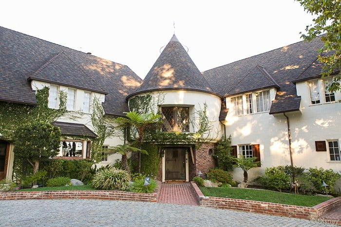 Walt-Disney-Home-Exterior_001_WEB_v2