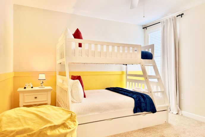 Quarto com beliche + solteiro